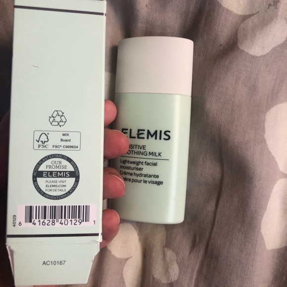 Elemis sensitive soothing milk 50ml light weight moisturizer - Picture 6 of 6